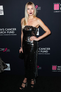 Jessica Hart feet photo thumbnail