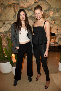Jessica Hart feet photo thumbnail