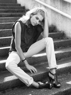 Jessica Hart feet photo thumbnail
