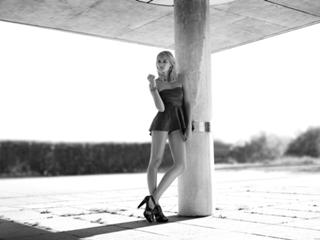 Jessica Hart feet photo thumbnail