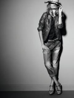Jessica Hart feet photo thumbnail