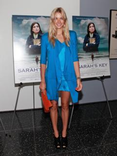 Jessica Hart feet photo thumbnail