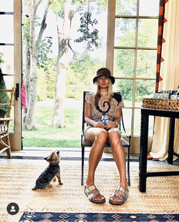 Jessica Hart feet photo thumbnail