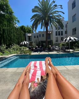 Jessica Hart feet photo thumbnail