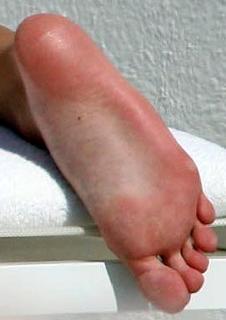 Jessica Hart feet photo thumbnail