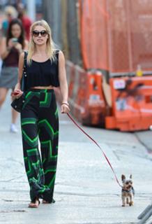 Jessica Hart feet photo thumbnail