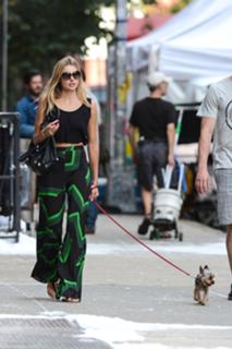 Jessica Hart feet photo thumbnail