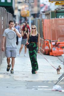 Jessica Hart feet photo thumbnail