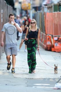 Jessica Hart feet photo thumbnail