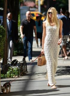 Jessica Hart feet photo thumbnail