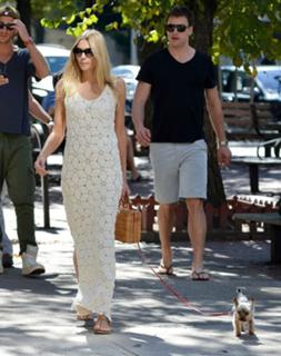 Jessica Hart feet photo thumbnail