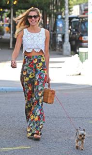 Jessica Hart feet photo thumbnail