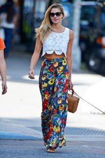 Jessica Hart feet photo thumbnail