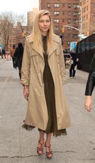 Jessica Hart feet photo thumbnail