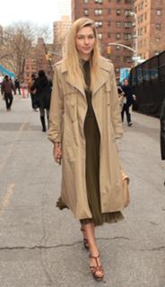 Jessica Hart feet photo thumbnail