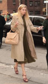 Jessica Hart feet photo thumbnail