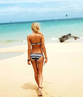 Jessica Hart feet photo thumbnail