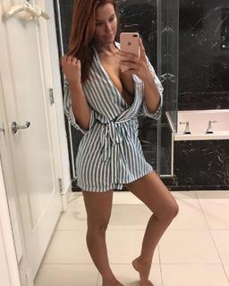 Jessica Hinton feet photo 2