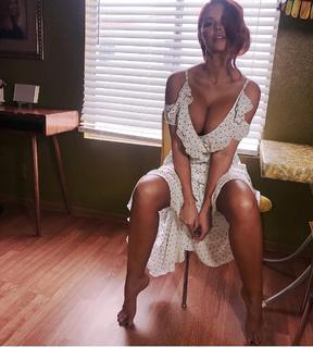 Jessica Hinton feet photo 11