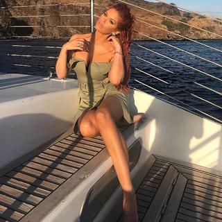 Jessica Hinton feet photo 3