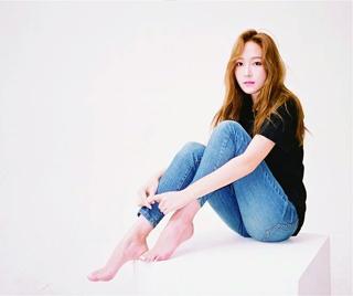 Jessica Jung feet photo thumbnail