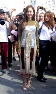 Jessica Jung feet photo thumbnail