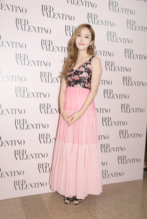 Jessica Jung feet photo thumbnail