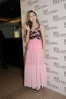 Jessica Jung feet photo thumbnail