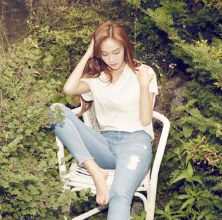 Jessica Jung feet photo thumbnail