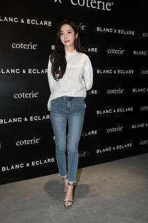 Jessica Jung feet photo thumbnail