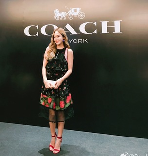 Jessica Jung feet photo thumbnail