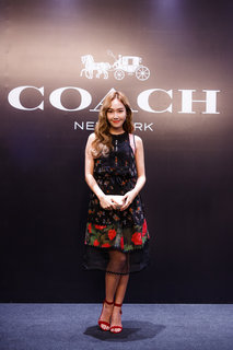 Jessica Jung feet photo thumbnail