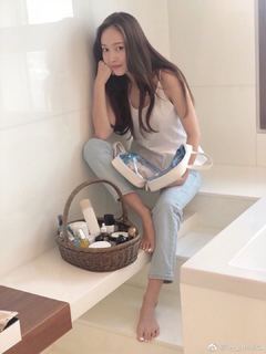 Jessica Jung feet photo thumbnail