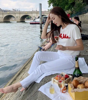 Jessica Jung feet photo thumbnail