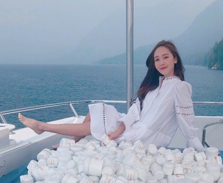 Jessica Jung feet photo thumbnail