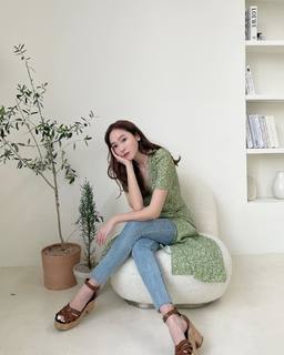 Jessica Jung feet photo thumbnail