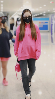 Jessica Jung feet photo thumbnail