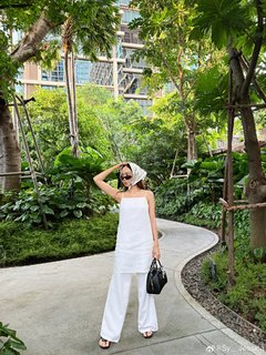 Jessica Jung feet photo thumbnail