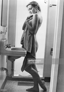 Jessica Lange feet photo thumbnail