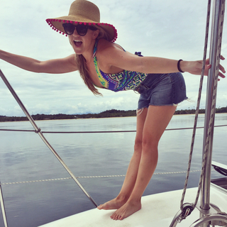 Jessica Lowe feet photo 3
