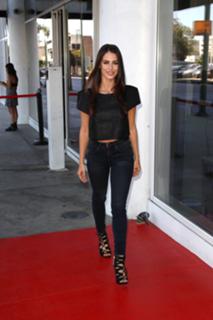 Jessica Lowndes feet photo thumbnail