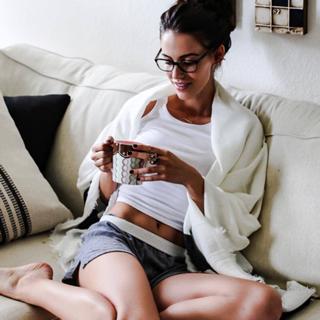 Jessica Lowndes feet photo thumbnail