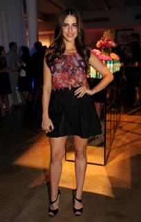 Jessica Lowndes feet photo thumbnail