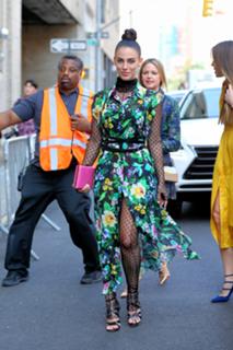Jessica Lowndes feet photo thumbnail
