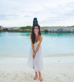 Jessica Lowndes feet photo thumbnail