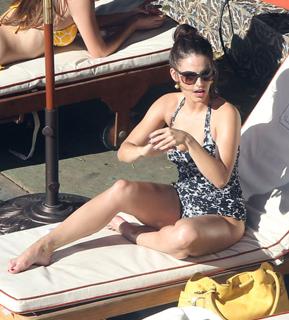 Jessica Lowndes feet photo thumbnail