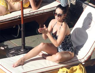 Jessica Lowndes feet photo thumbnail