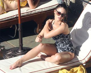 Jessica Lowndes feet photo thumbnail