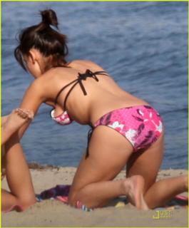 Jessica Lowndes feet photo thumbnail