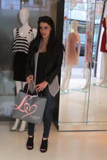 Jessica Lowndes feet photo thumbnail